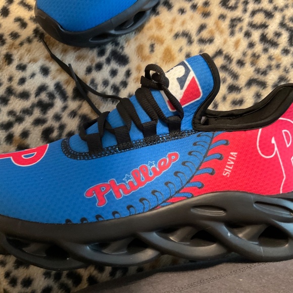 Men’s Philadelphia Phillies, MLB sneakers, size 10 in men’s. - Picture 2 of 7